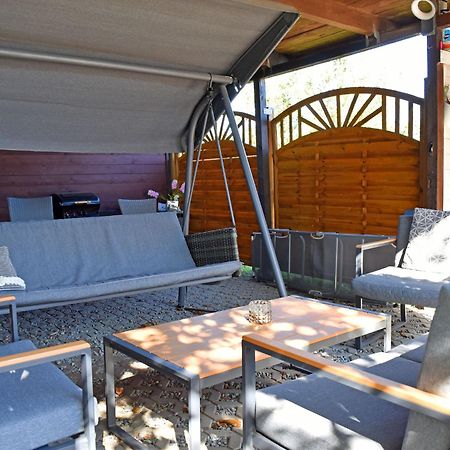 Family Holiday Home Near The Beach With Large Garden Kröpelin Exterior foto